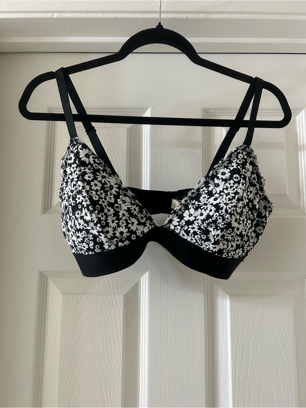 Victoria's Secret Black & White Floral Wireless Bra